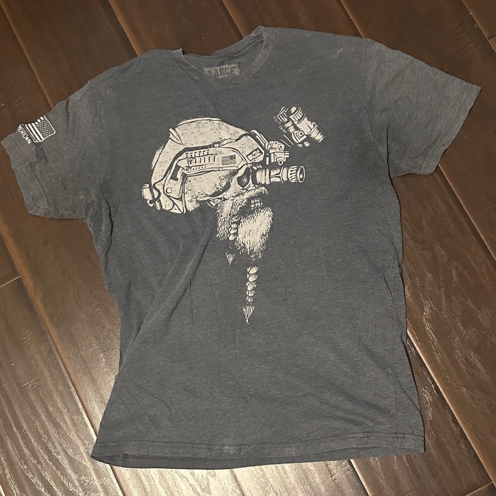 Rogue American t shirt size large